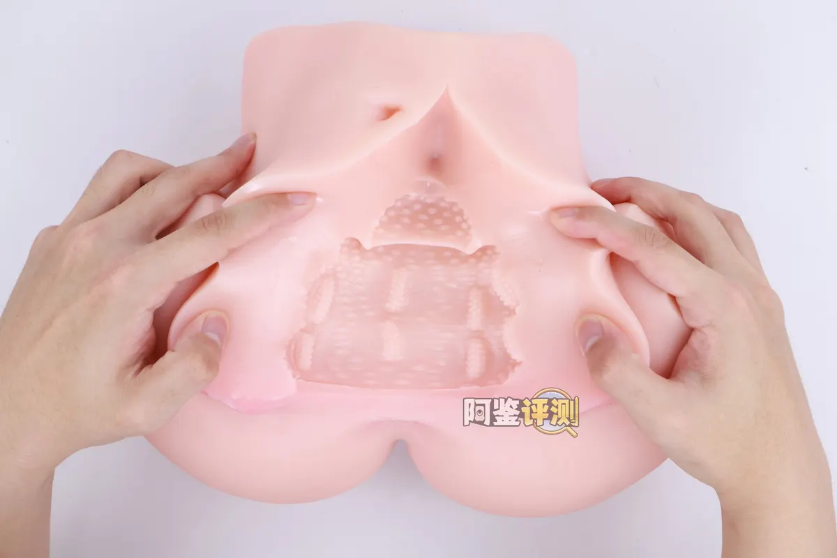对子哈特 唯樱璃: ein sitzendes Modell mit 6kg