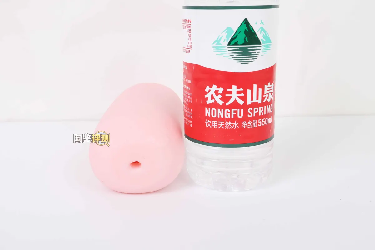 COOLP 尖叫甜心: weiches, klebriges Material und Längstexturen