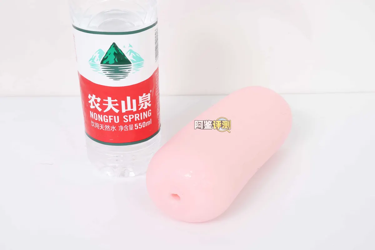 COOLP 尖叫甜心: weiches, klebriges Material und Längstexturen