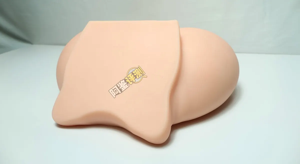 傲川爆乳娘: Platz und Pflege eines 11kg-Zweikanal-Brustmodells