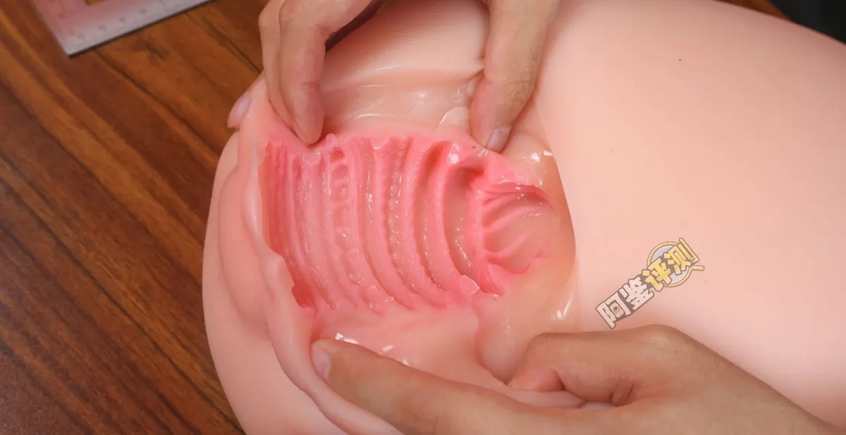 傲川爆乳娘: Platz und Pflege eines 11kg-Zweikanal-Brustmodells