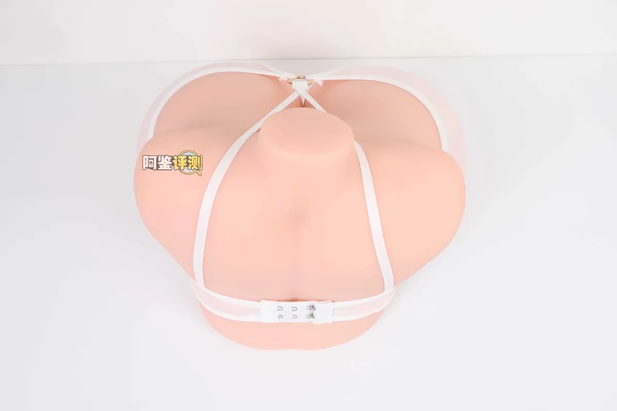 GOSE 爆乳魔皇: großes Brustmodell mit aufrechter Standmöglichkeit