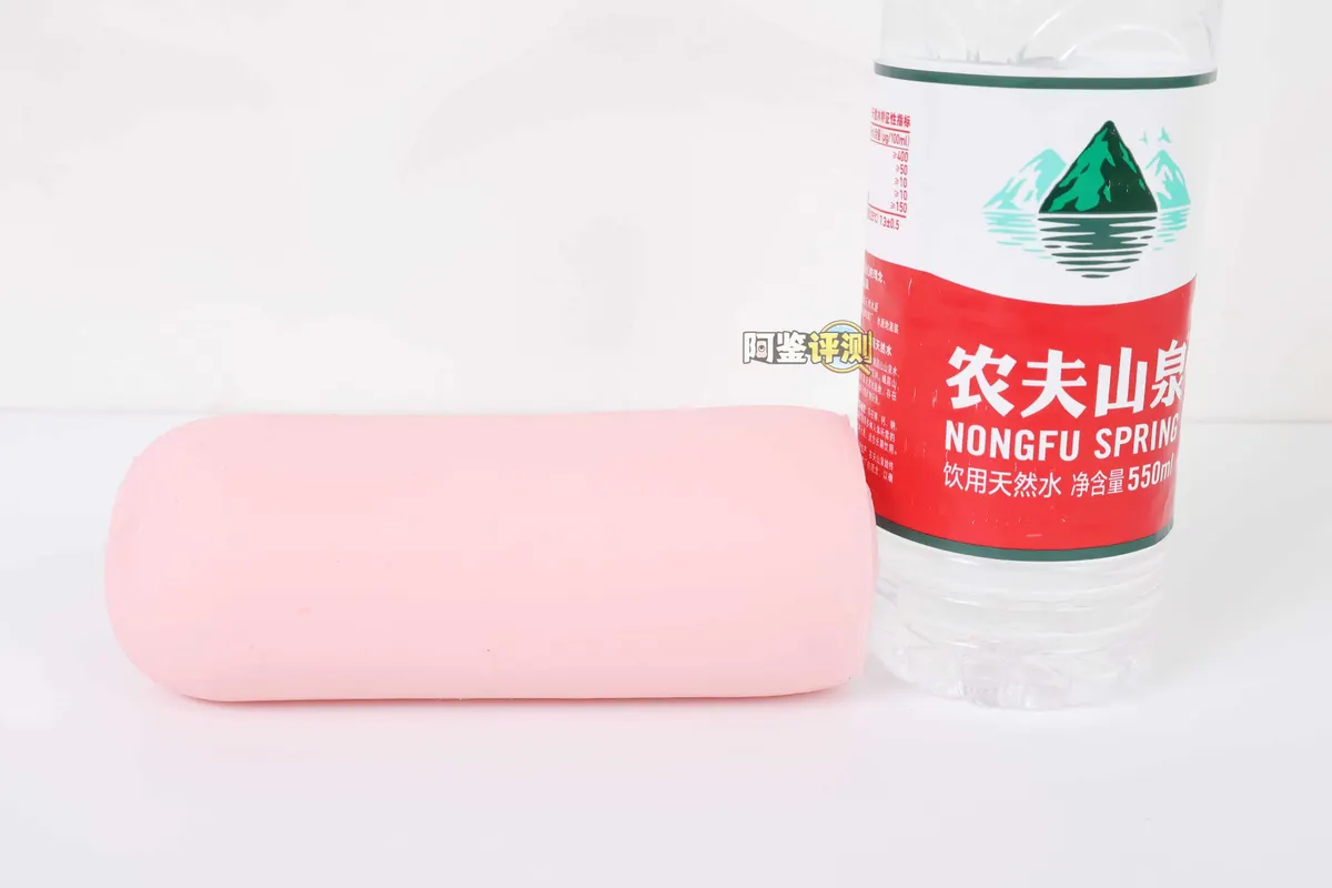 COOLP 尖叫甜心: weiches, klebriges Material und Längstexturen